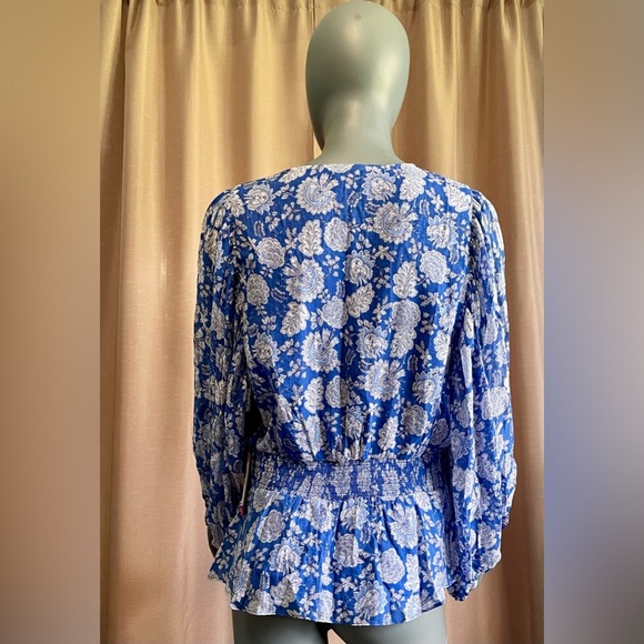 NWT Vince Camuto M Blue Blouse Dressy Floral Smocked Long Ballon Sleeves Boho - Picture 3 of 7